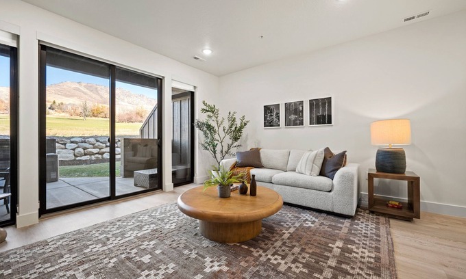 Eden Condo | Snowbasin Vista Pt C106 | Ski Retreat | Mtn Views