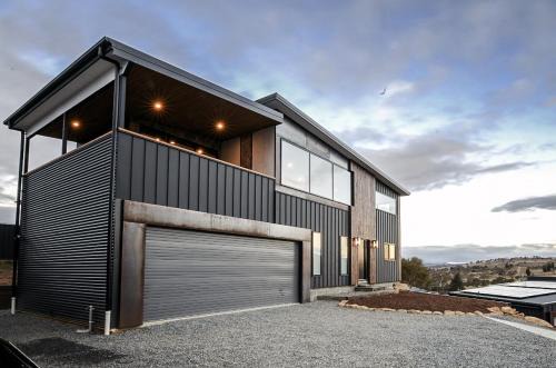 Jindabyne House | Snowbell - Mountain View, 4BR Modern Detached Home