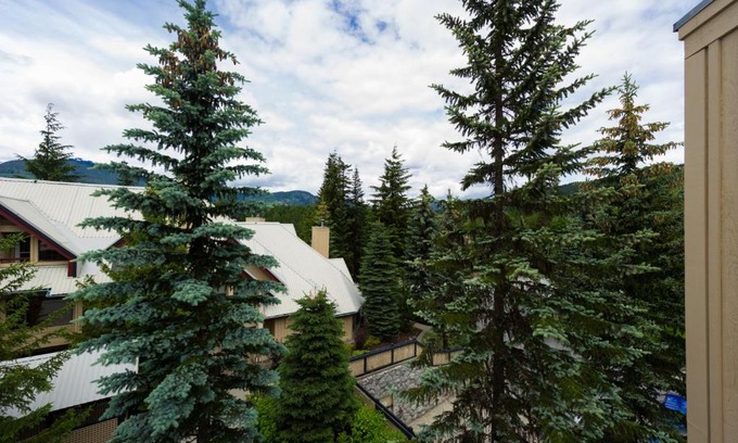 Blackcomb Apartment | Snowberry Villas