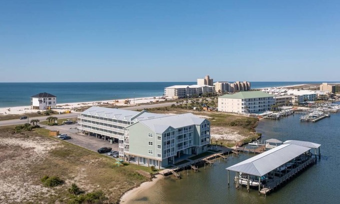 Orange Beach East Condo | Snowbirds Welcome|Waterfront|Boat Slips|Sleeps 6!