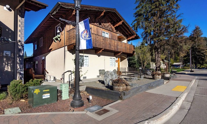 Leavenworth Condo | Snowcreek Suite - Aspen - Hot Tub - Kitchenette