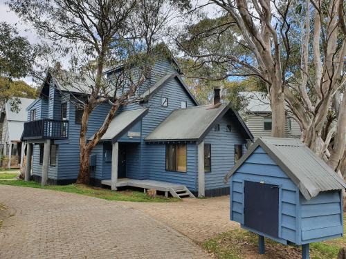 Dinner Plain Ski Chalet | SNOWED INN apartment