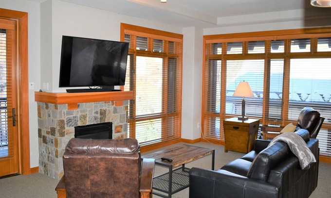 Snowmass Village House | Snowmass Capitol Peak Lodge Corner unit- just 50 ft. to Elk Camp Gondola- bldg A