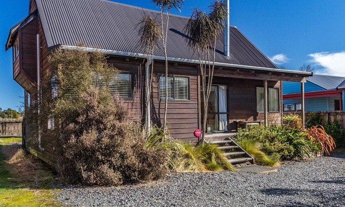 National Park Village Cottage | Snowshoe Cabin - National Park Holiday Home