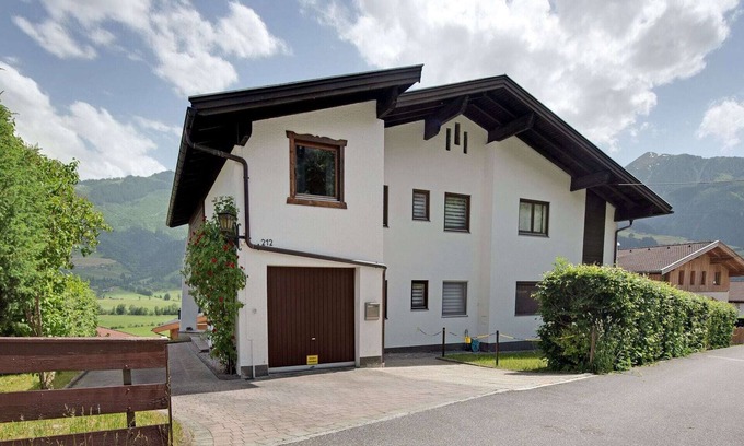 Walchen Apartment | Snug Apartment in Walchen near Niedernsill Swimming Lake
