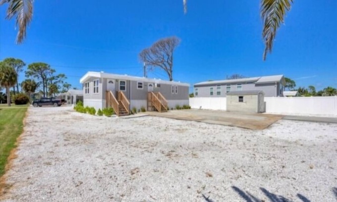 Grove City House | Soak up Florida Sunshine & be just 5 minutes to the beach! Affordable Luxury