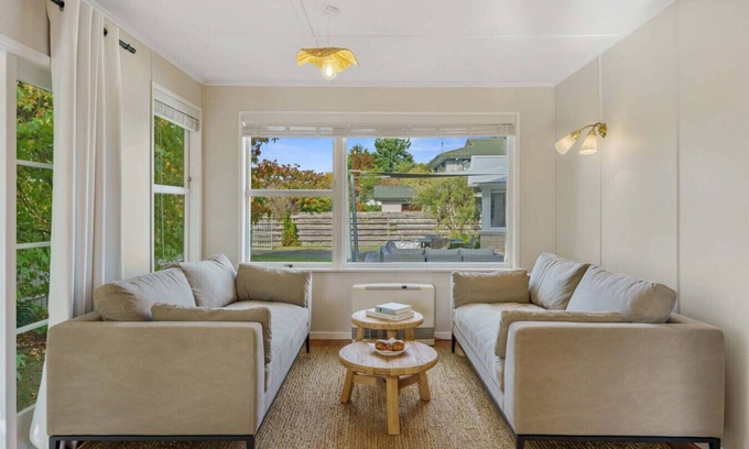 Two Mile Bay House | Soak up the sun with Wi-Fi