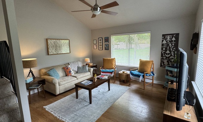 East Congress Condo | SOCO Condo in Quiet East Congress Neighborhood