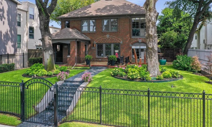 Oak Lawn House | SoCozyBlue Suite Oak Lawn/Uptown