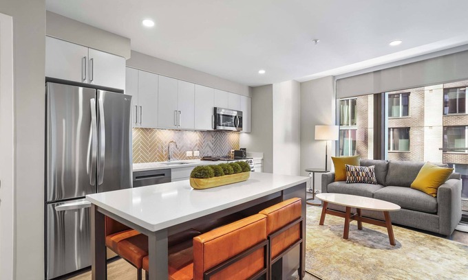 North Rosslyn Apartment | Sojourn Rosslyn Gym Pool Rooftop & Free Parking