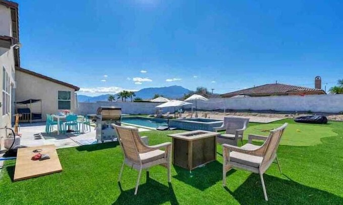 Desert Hot Springs House | Sol Mate Mountain View Home