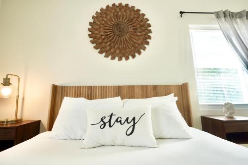 Crescent Beach Apartment | SōLE Suite #1-2 min to BEACH-Patio & Courtyard