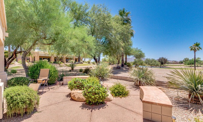 Springfield Lakes House | Solera Chandler Golf Community Retreat