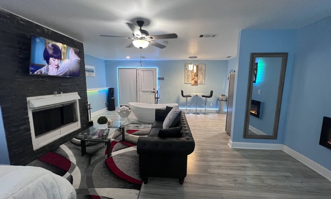 Douglasville House | Solo Private Lux Studio w freestanding bathtub.n