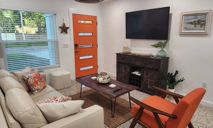 Dunedin House | Something in the Orange - 2 bedroom 1 1/2 bath in Dunedin on the Pinellas Trail