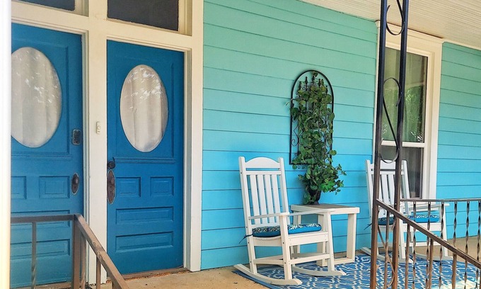 Mineral Wells House | Somewhere In Time near Downtown