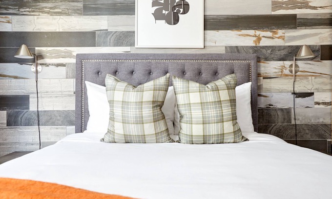 Church and Wellesley Apartment | Sonder The Wellesley | Queen Room