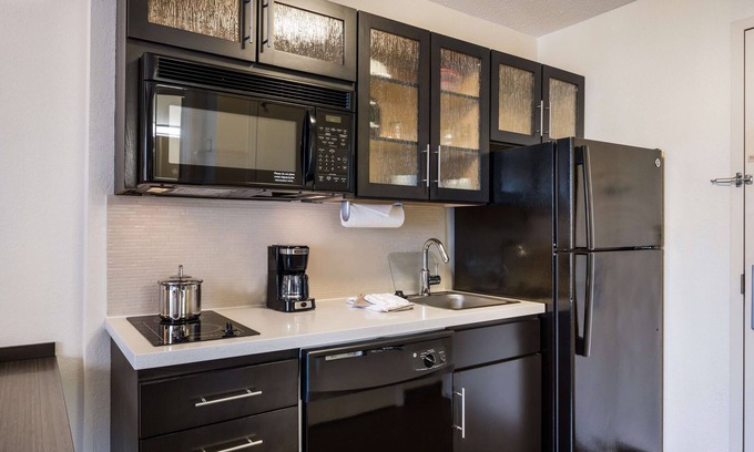 Gateway Hotel | Sonesta Simply Suites Austin The Domain Area