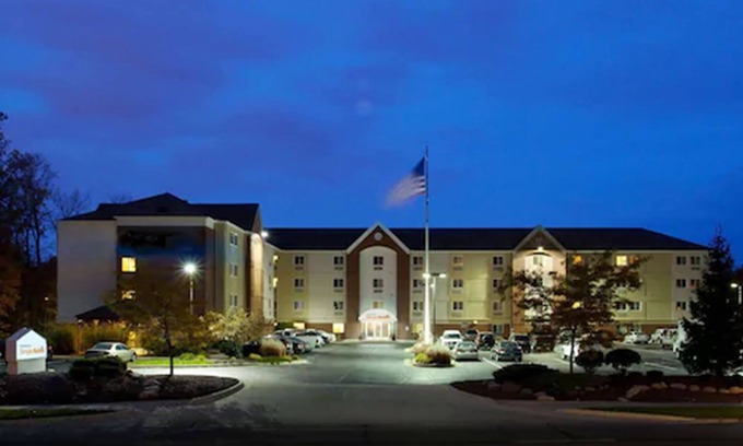 North Olmsted Hotel | Sonesta Simply Suites Cleveland North Olmsted Airport