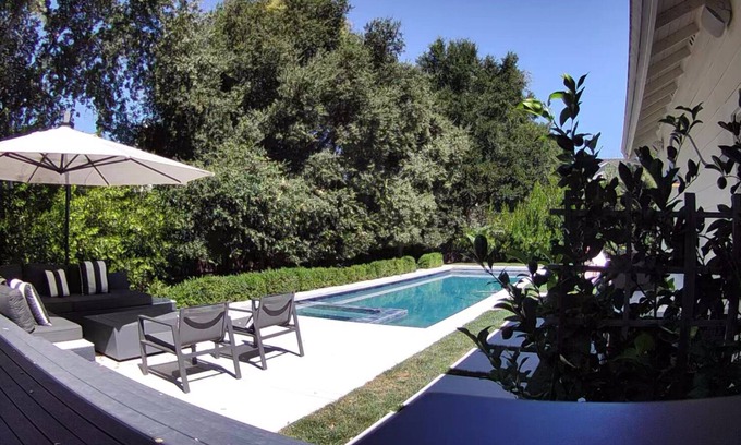 Sonoma House | Sonoma Modern Farmhouse walk or bike to the plaza, restaurants and wineries