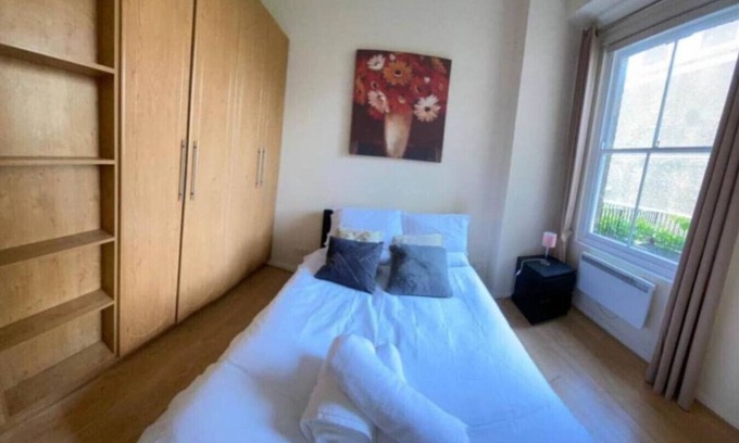 Chelsea Riverside Apartment | Soothing apartment with AC in beautiful London