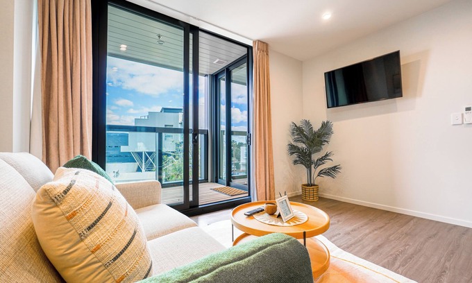 Parnell Apartment | Sophisticated One-Bedroom Hotel Suite in Parnell
