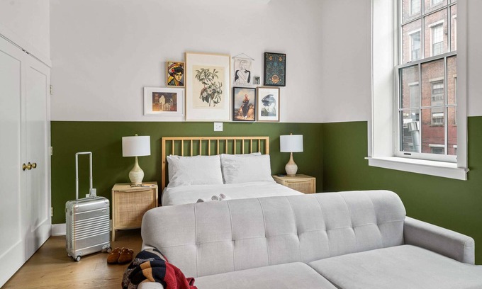 Old City Apartment | Sosuite | Studio Apt w Laundry, Courtyard View