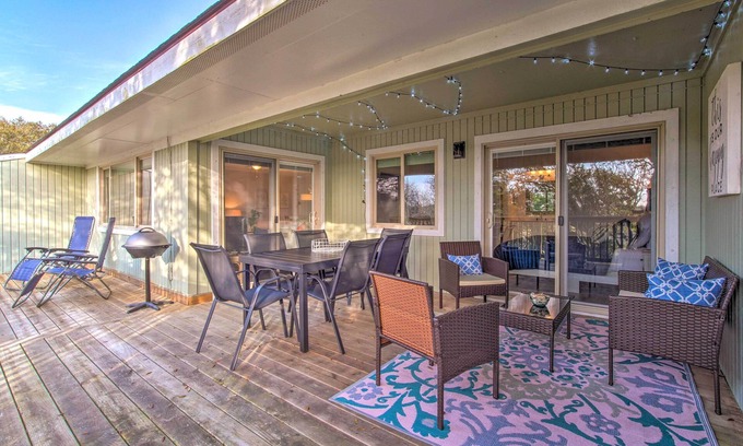 Caswell Beach Condo | 'Sound of the Sea' Oak Island Condo w/Pools!
