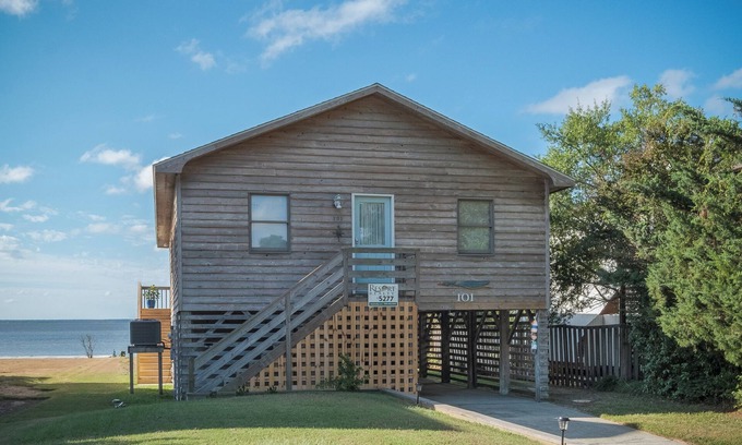 Colington Harbour House | Sounds Good | Soundfront | Colington Harbour | Kill Devil Hills | Sleeps 8
