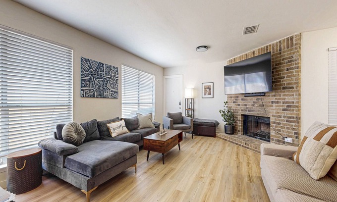 Austin House | South Austin home with cozy living room, WIFI, patio, backyard & dog-friendly