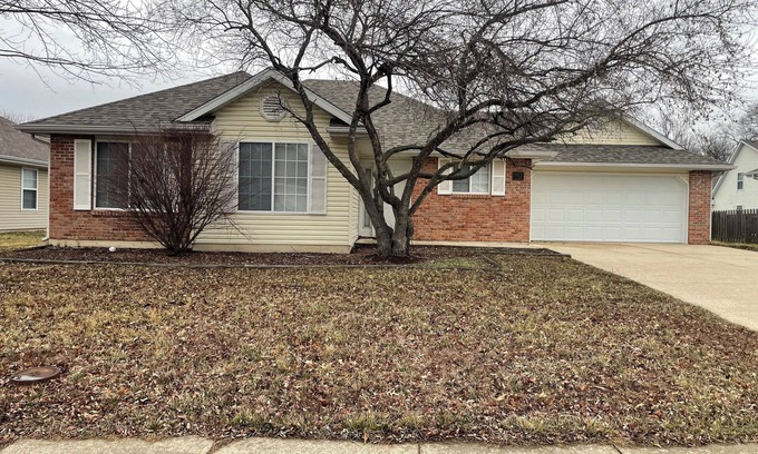 Columbia House | South Columbia home near the stadium and college