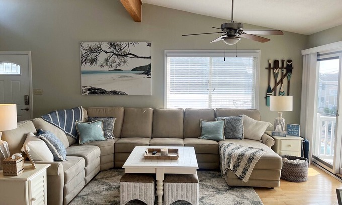 South End Condo | South End Beauty! Close to beach! Roof deck with water & sunset views!