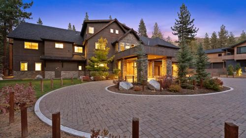 South Lake Tahoe House | South Lake Escape Indoor Pool plus Movie Theater