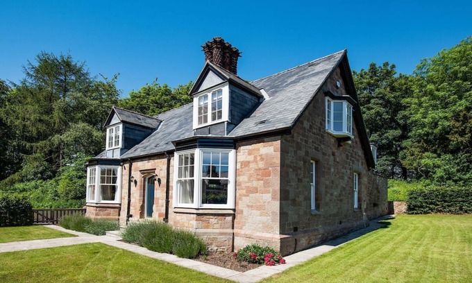 Belford Cottage | SOUTH LODGE, Warenford near Belford - sleeps 6 in 4 bedrooms