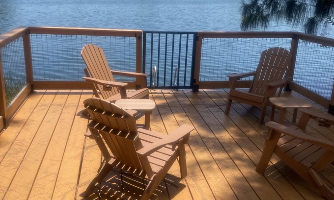 Ludlam House | South Miami Oasis with lake views! Short drive to beach!