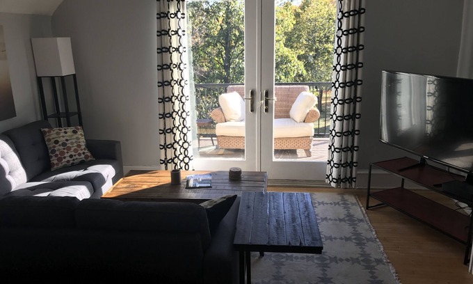 Linden Hills Apartment | South Minneapolis Treetop Unit - 2 Blks From The Lake Calhoun And Lake Harriet