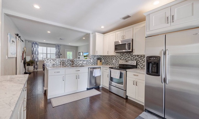 South Palm Park Neighborhood Association House | South Palmway House - Elegant, Private, Stylish Pool Home