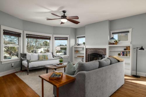 South Park House | South Park Charmer - Close to Zoo - Backyard Oasis