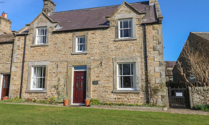 Redmire Cottage | SOUTH VIEW, family friendly, character holiday cottage in Redmire