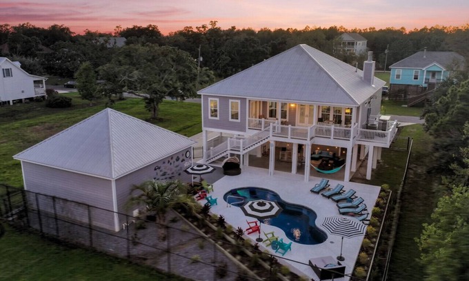 Henderson Point House | Southern Beach Beauty | 2 Min Walk to Sand