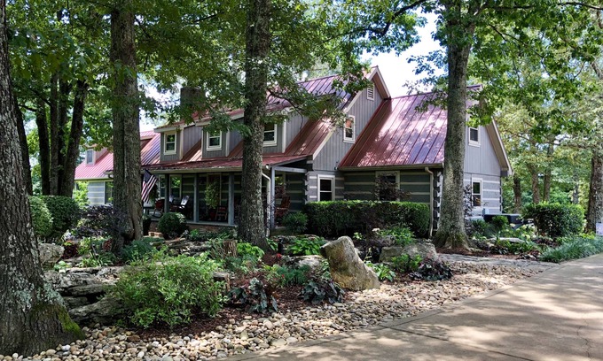 Lebanon Cottage | Southern Country "Cowboy" Hospitality at the Twin Oaks Guest Ranch Nashville TN