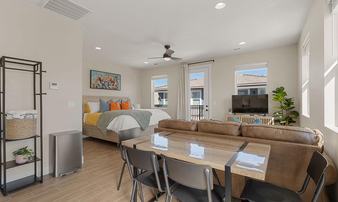 St. George House | Southwest Casita: Desert Color Lagoon + Beaches