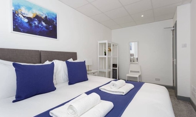 Buckland Apartment | Sovereign Gate 1 - Beautifully appointed 2 bedroom apartment in City Centre