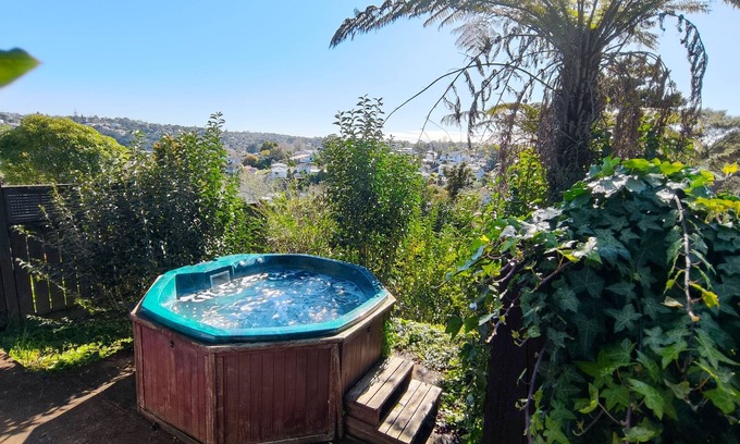 Glenfield House | Spa Nest Glenfield｜Spacious 7BR Retreat｜Movie Lounge｜Nice Big Garden｜Kids’ Zone