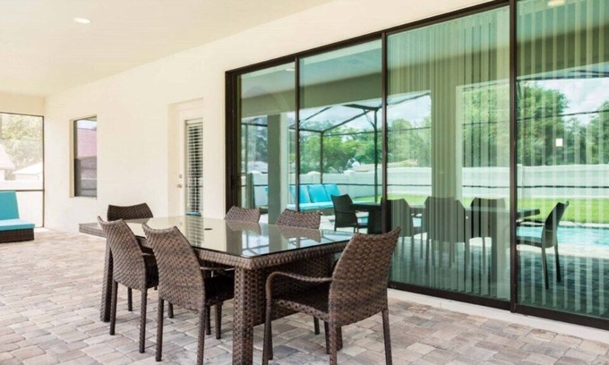 Haines City House | Space for Everyone! Huge 5 Bedroom Pool Home Near Theme Parks