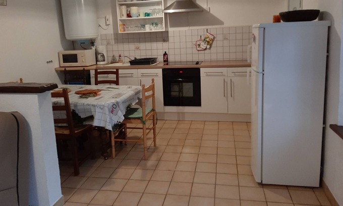 Besse-en-Chandesse Apartment | Spacious apartment 2/4 people Besse