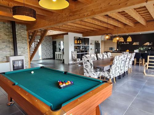 Favieres House | Spacieux gîte contemporain avec terrasse panoramique et piscine chauffée - FR-1-584-373