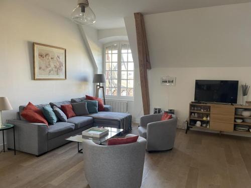 Trevol House | Spacieux gîte près d'un château avec parc, 4 chambres, 2 sdb, Wifi, et animaux acceptés. - FR-1-489-215