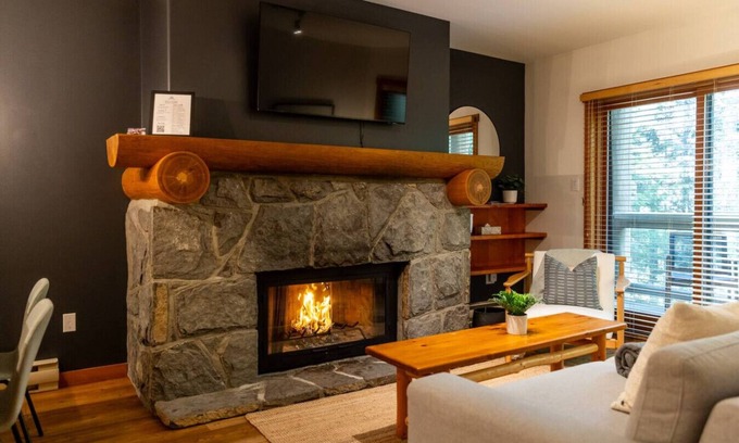 Nordic Estates Villa | Spacious 1.5BR: 5 min to Village with Private Hot tub & Pool!