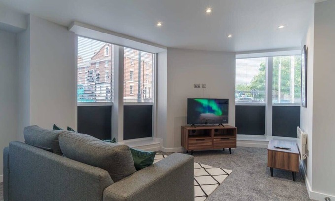 Liverpool Apartment | Spacious 1 Bedroom Apartment in Liverpool